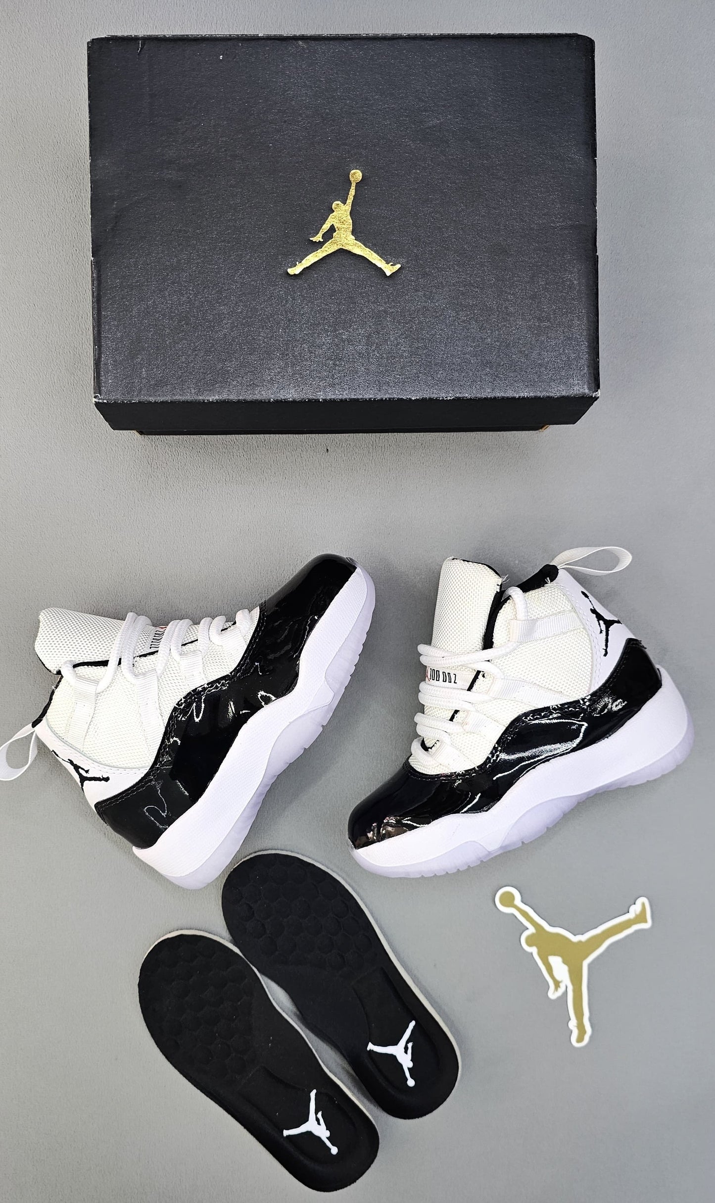 NIKE JORDAN RETRO 11