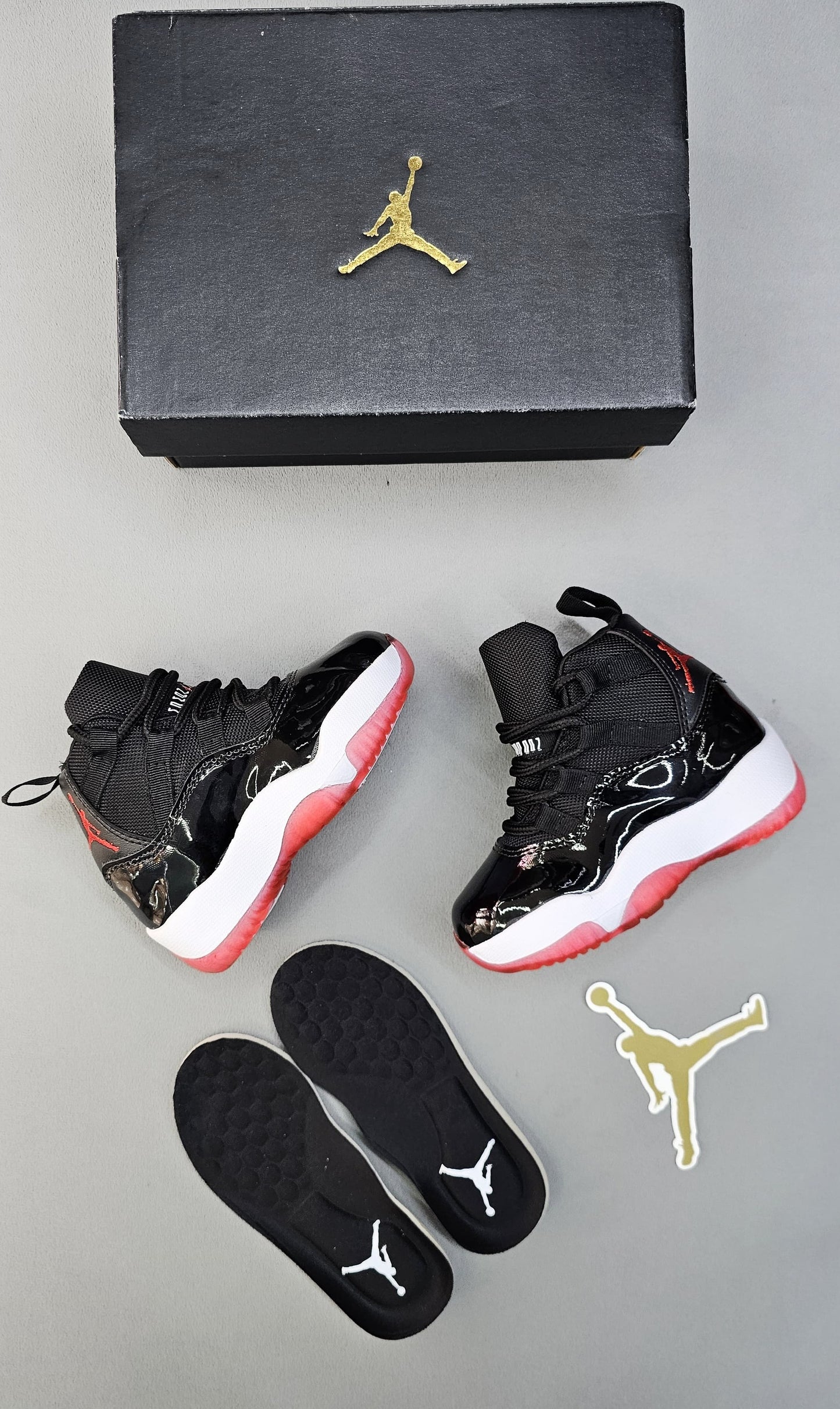 NIKE JORDAN RETRO 11