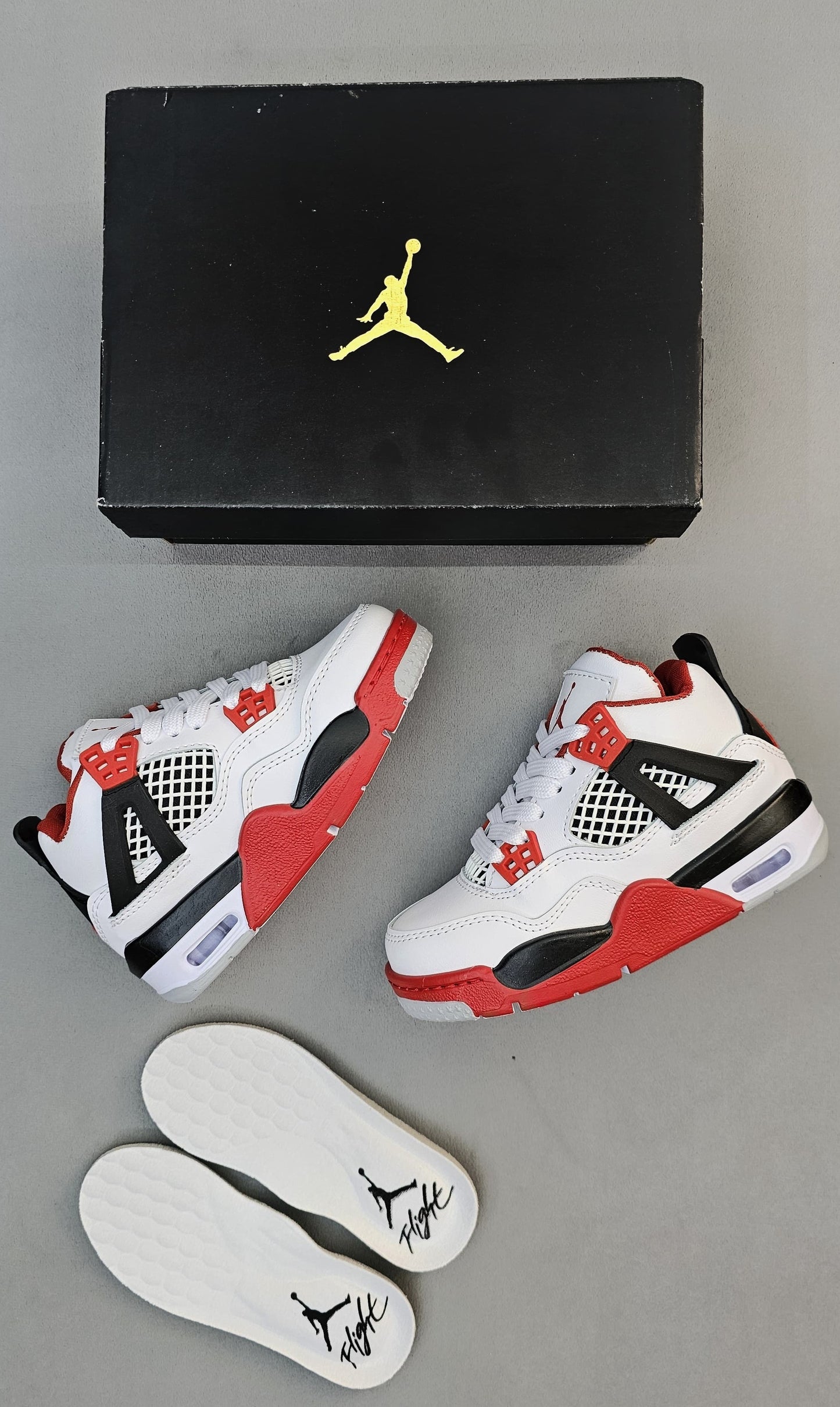 NIKE JORDAN RETRO 4