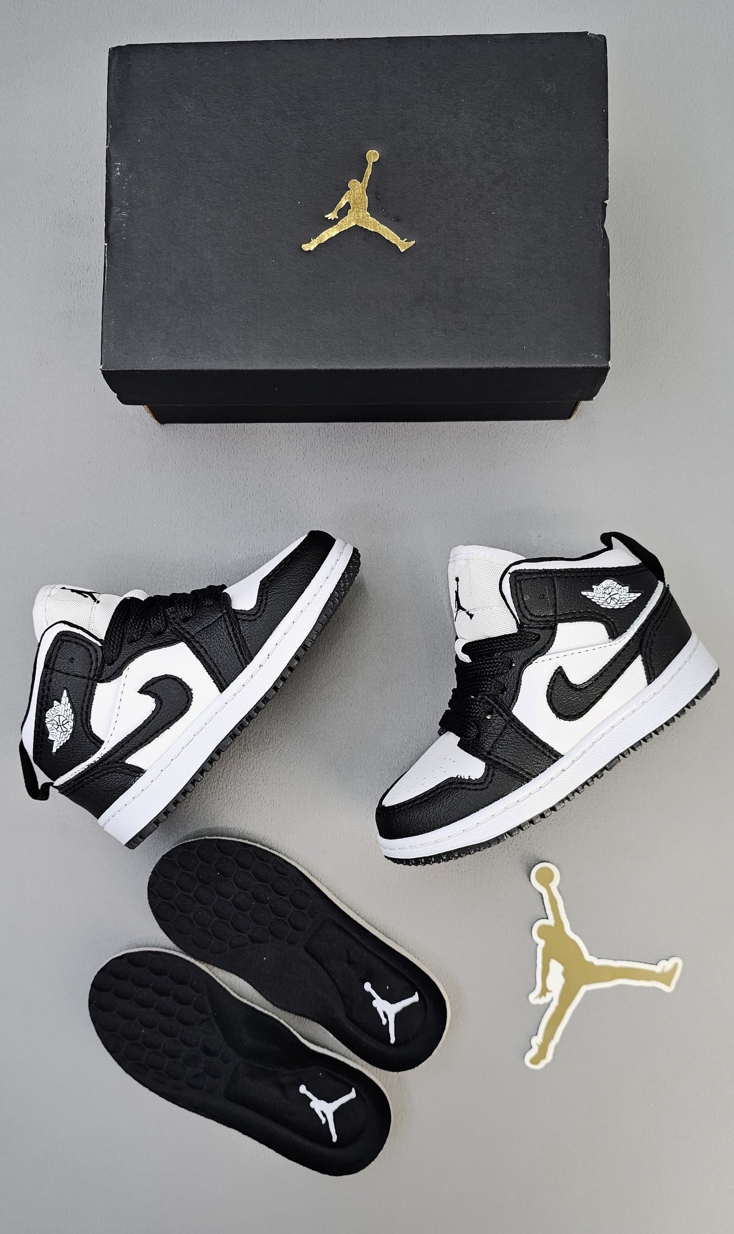 NIKE JORDAN RETRO 1