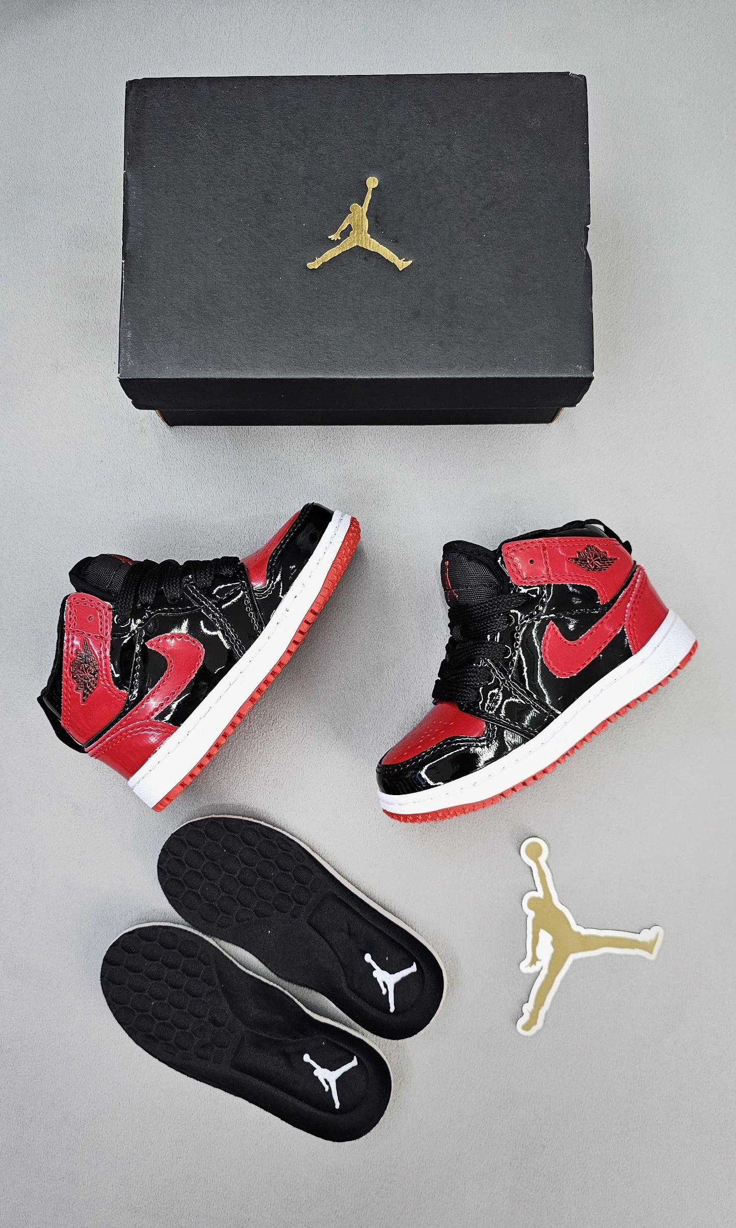 NIKE JORDAN RETRO 1