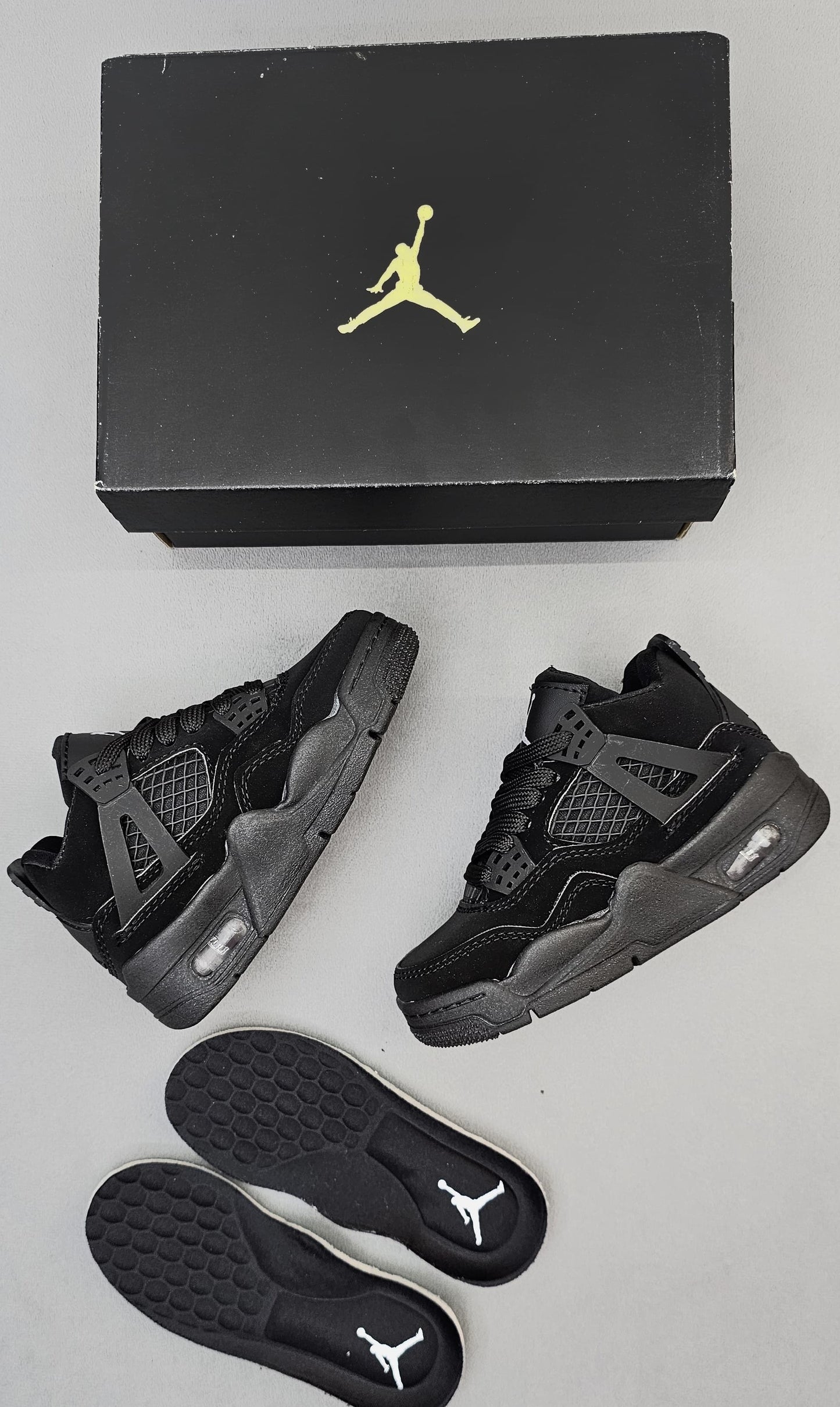 NIKE JORDAN RETRO 4