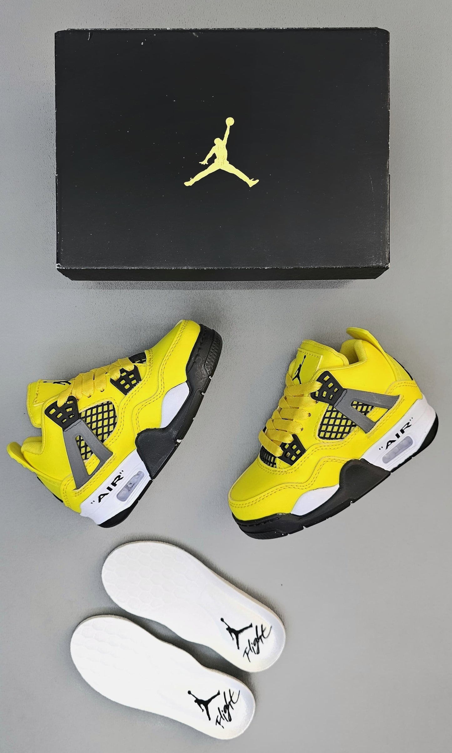 NIKE JORDAN RETRO 4