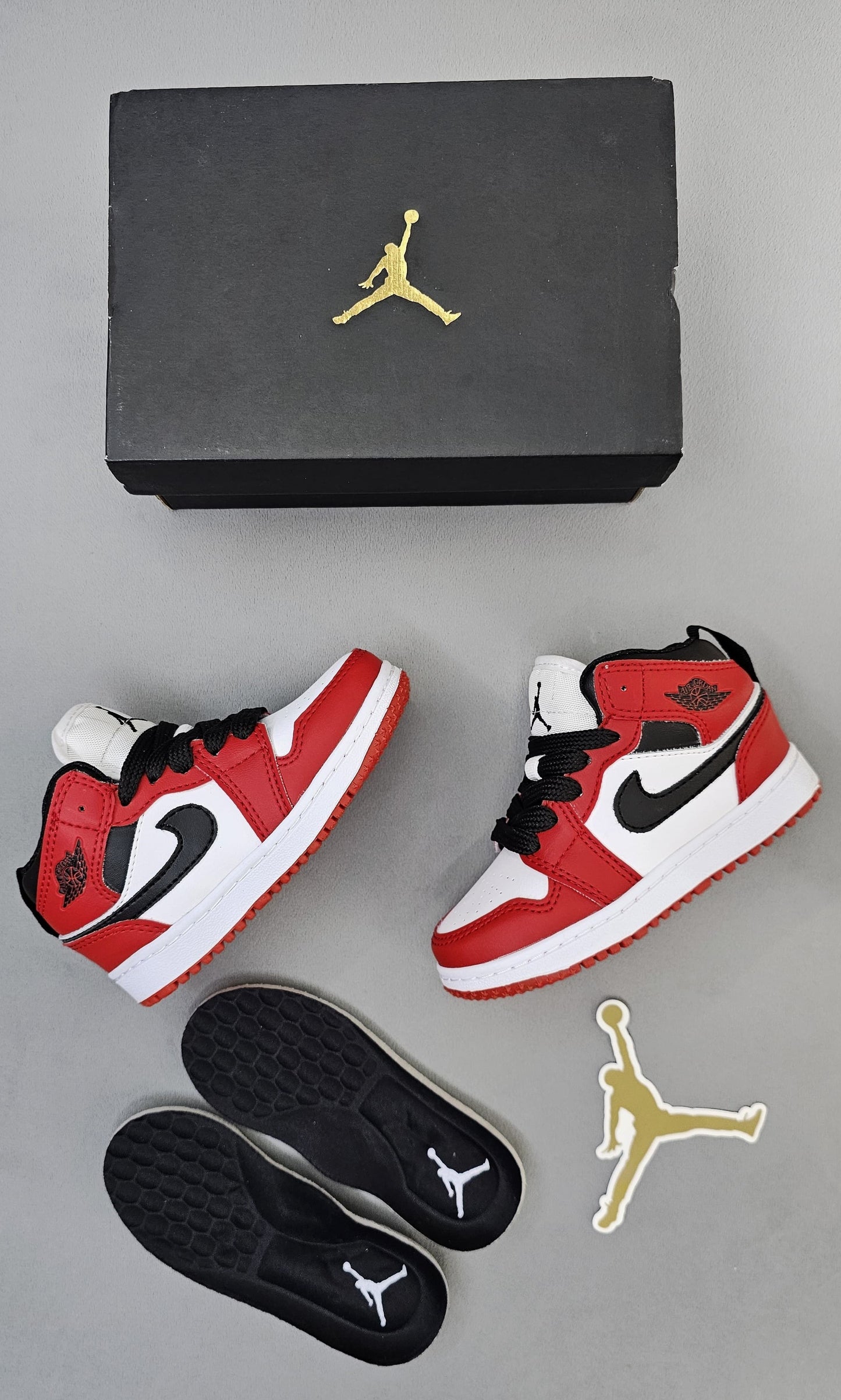 NIKE JORDAN RETRO 1